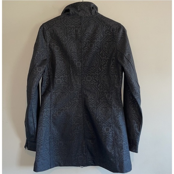 Athleta Women’s Softshell Tear Away B4 UPlay Damask Print Jacket Charcoal Gray - Picture 9 of 11